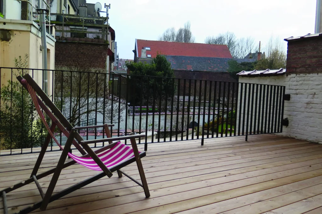 Revêtement d'une terrasse en bois composite