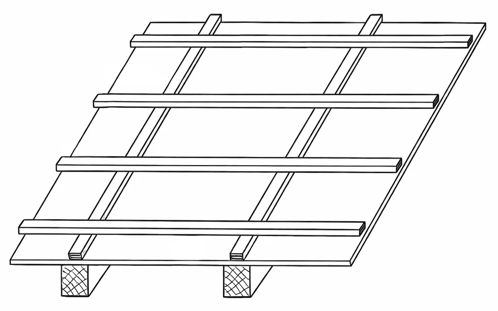 Schéma en noir et blanc d’une toiture inclinée montrant l’organisation des contre-lattes et des lattes fixées sur les chevrons, formant le support de la couverture