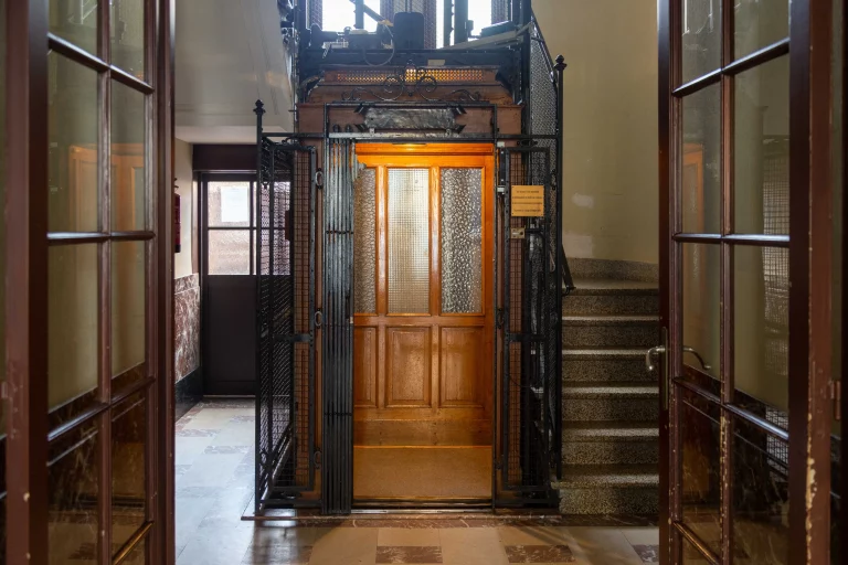Ascenseur ancien à Schaerbeek